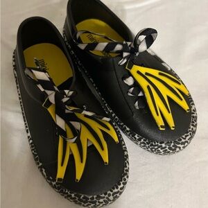 Mini Melissa Street Fabula Kids Sneakers Black/Yellow-Banana Size 8 NWOT